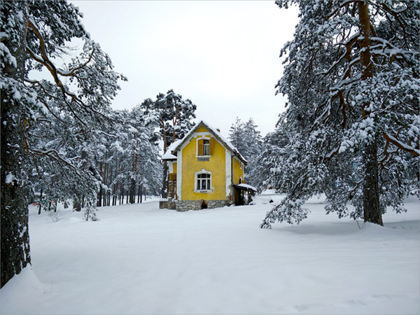 planinski turizam 03 zlatibor sneg kuca